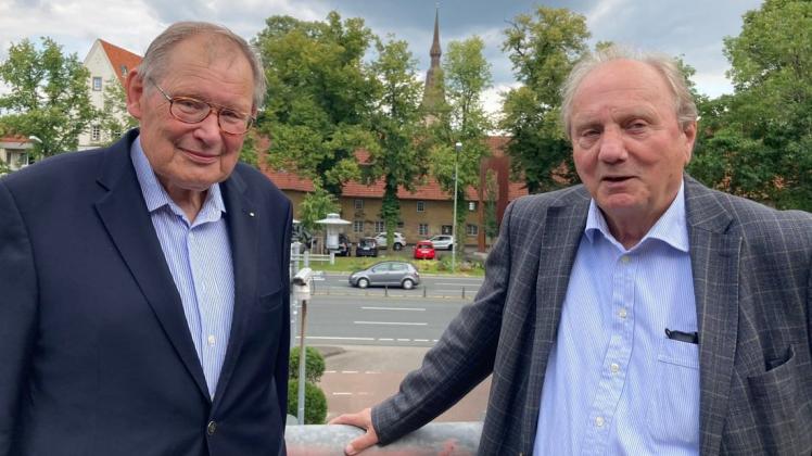 Nicht gegeneinander arbeiten, sondern miteinander: Dazu fordern der frühere Landrat Manfred Hugo (CDU) und Ex-Oberbürgermeister Hans-Jürgen Fip (SPD) den Landkreis und die Stadt Osnabrück auf.