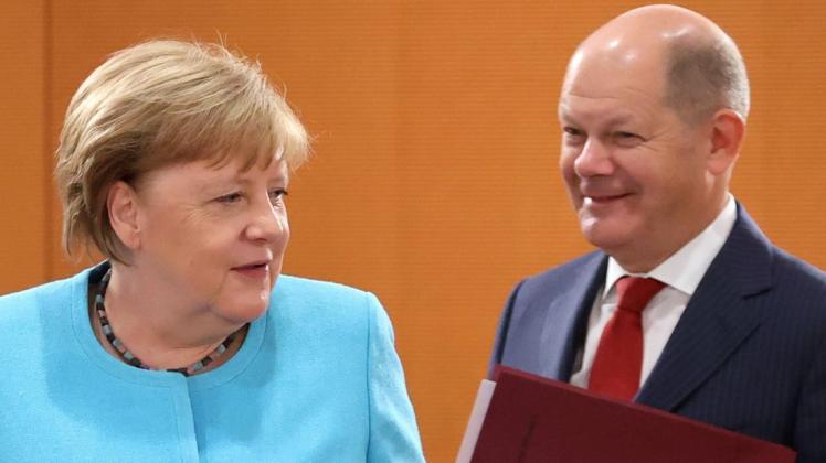 Bundeskanzlerin Angela Merkel (CDU) und Finanzminister Olaf Scholz (SPD) stehen wegen des Wirecard-Skandals zunehmend unter Druck, die Opposition will Antworten.