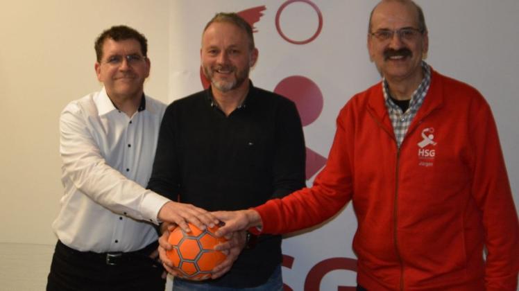 Arbeiten engagiert daran, dass die A-Jugend-Handballer der HSG Delmenhorst ihren Traum von der Bundesliga verwirklichen können: (von links) Team-Manager Jens Hafemann, Trainer Dag Rieken und der Vereinsvorsitzende Jürgen Janßen.