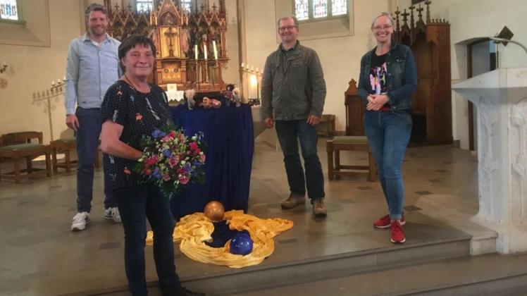 Nach 39 Jahren in der Kita St. Servatius ist Elisabeth Steffens (vorne) in den Ruhestand verabschiedet worden. 
Auch Daniel Unfeld, Franz Escher und Christiane Becker gratulierten.