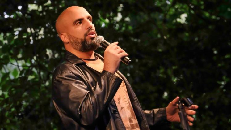 Von der „Bielefelder Bronx“ auf den Osnabrücker Westerberg: Stand-Up-Comedian Abdelkarim hat´s geschafft.