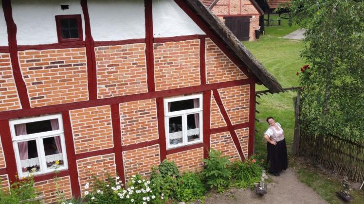 Museumsleiterin Kerstin Zimmermann empfängt wieder Gäste auf dem Pingelhof.