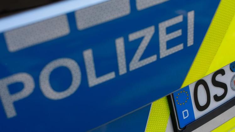 Nach einer schweren Sachbeschädigung durch Farbschmierereien in Ostercappeln-Venne ermittelt die Polizei.