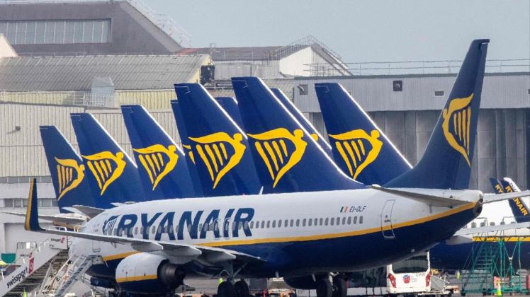 Die Corona-Pandemie hat auch den Betrieb der Fluggesellschaft Ryanair nahezu lahmgelegt.