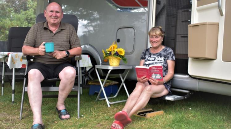 Entspanntes Campen mit dem Wohnmobil in dem kleinen Ort Daschow. Jörg und Maria Laube sind bereits zum zweiten Mal auf dem Platz.