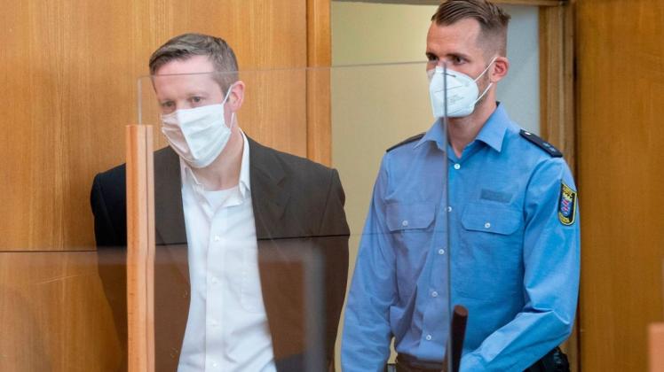 Rechtsextremist Stephan Ernst (links) steht derzeit in Frankfurt vor Gericht.