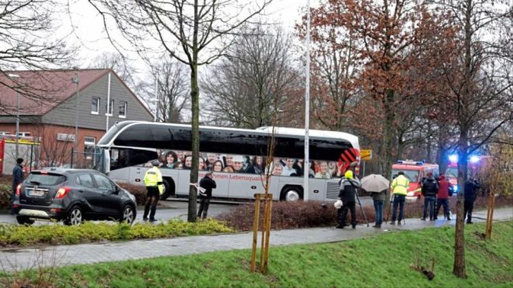 6. März am Harderberg: Ein Bus steht unter besonderer Beachtung der Öffentlichkeit. Aus Sorge, dass sich Schüler während einer Skifreizeit in Südtirol mit dem Coronavirus angesteckt haben könnten, schickte die Stadt Osnabrück einen Tross, um alle 55 Schüler nach Hause zu holen. 