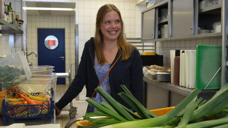 Darf sich jetzt Köchin nennen: In den Lewitz-Werkstätten hat Maja Bohnet erfolgreich ihre Kochausbildung abgeschlossen.