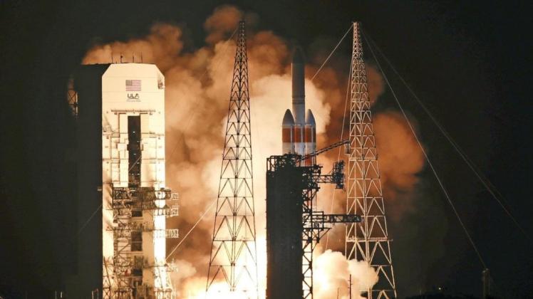 Gibt es demnächst ein deutsches Cape Canaveral in der Nordsee? Der Industrieverband BDI will beim Bundeswirtschaftsministerium dafür werben, dass von einem Weltraumbahnhof auf hoher See schon in zwei Jahren Miniraketen mit Satelliten starten können.