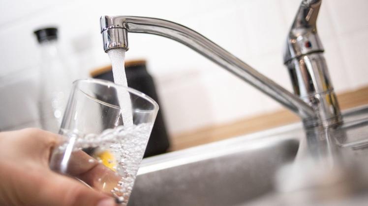 Für Trinkwasser zahlten die Niedersachsen 2019 im Schnitt 2,12 Euro pro Kubikmeter, so eine Untersuchung der Landeskartellbehörde. Für Trinkwasser zahlten die Niedersachsen 2019 im Schnitt 2,12 Euro pro Kubikmeter, so eine Untersuchung der Landeskartellbehörde.