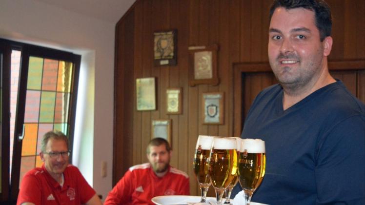 Das Gasthaus Klaus in Kettenkamp ist wieder offen. Am Samstag lädt der neue Wirt Tim Göwert zur Eröffnung ein. Das Gasthaus Klaus in Kettenkamp ist wieder offen. Am Samstag lädt der neue Wirt Tim Göwert zur Eröffnung ein.