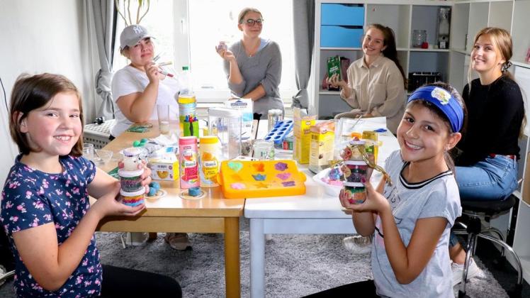 Mit fröhlicher Kreativität trafen sich Mayra (von links), Aileen Gewohn, Jasmin Winkelmann, Nina Meyer, Anna Lobenberg und Asya beim Wellnessvormittag für Mädels.