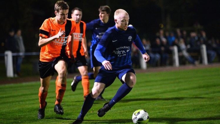 Das Duell Achmer gegen Bramsche – wie hier Jannis Klawitter (r.) gegen Justin van den Berg – wird es auch in der kommenden Saison geben. Das Duell Achmer gegen Bramsche – wie hier Jannis Klawitter (r.) gegen Justin van den Berg – wird es auch in der kommenden Saison geben.