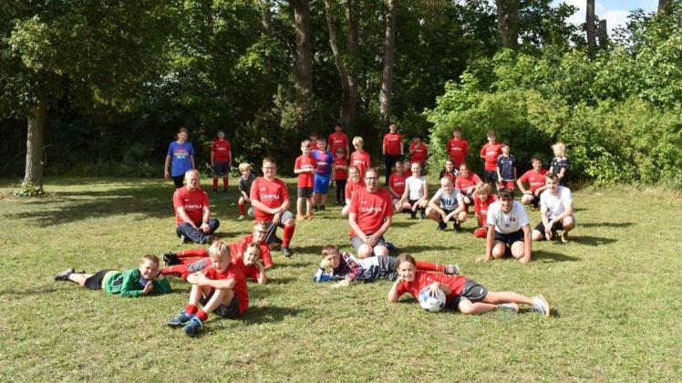 Zum Ferienfinale Fußball satt: 30 Jungen und Mädchen verbrachten eine sportliche Woche bei der Landeskirchlichen Gemeinschaft.