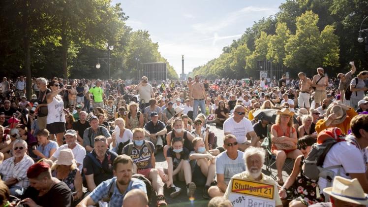 Die Demonstration gegen die Corona-Beschränkungen in Berlin führt zu hitzigen Debatten.