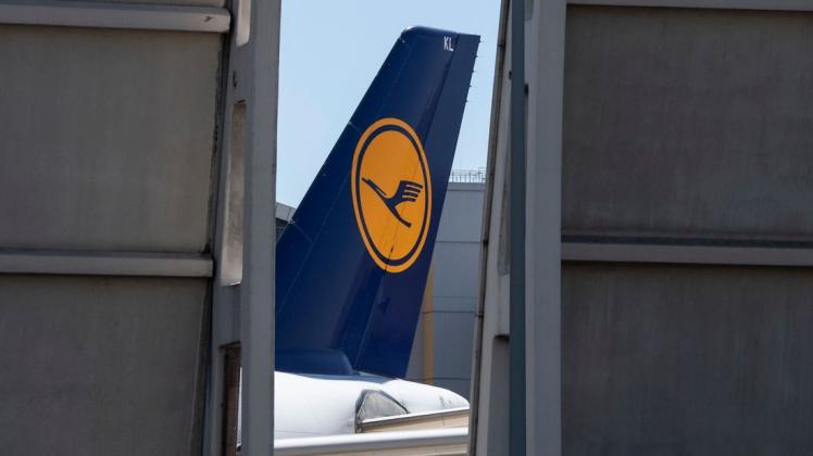 Bei der Lufthansa sind wegen der Corona-Krise Tausende Jobs in Gefahr.