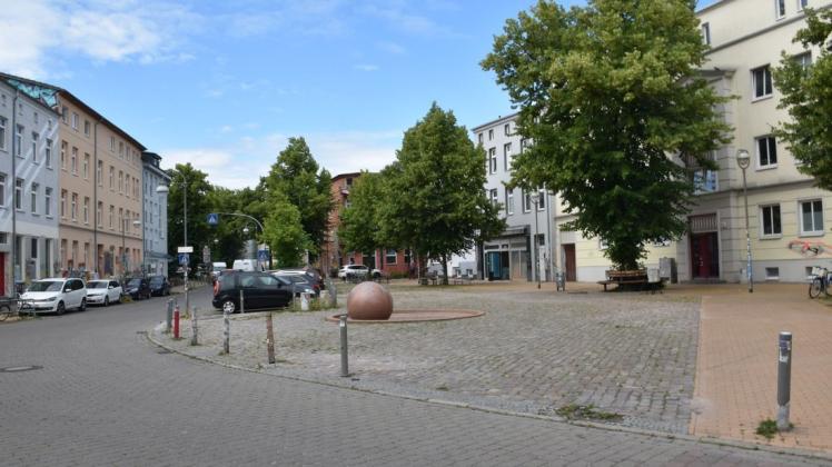 So leer könnte der Margaretenplatz in der Kröpeliner-Tor-Vorstadt auch mittwochs bleiben, wenn die Markthändler auf den Doberaner Platz umziehen.