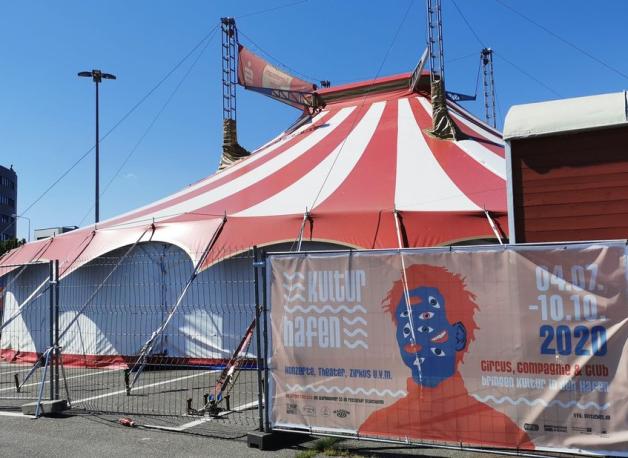 Circus Fantasia, die Compagnie de Comedie und der Mau Club bringen Kultur an den Stadthafen von Rostock - und zwar im Zirkuszelt. 