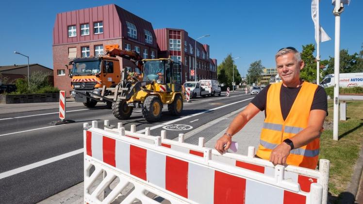 Mit der Fertigstellung der Bauarbeiten am Petridamm, die Lutz Martens vom Tiefbauamt als Bauleiter betreut, verschwindet am 21. August eine von Rostocks derzeit 79 Groß-Baustellen.