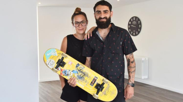 Für diese beiden ist Skateboarden eine Lebenseinstellung: Charmaine und Ümit Akbulut, Gründer der "Skatewerkstatt Mateo&apos;s Bretterbude".