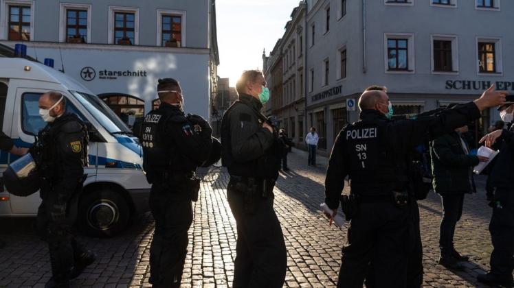 Mit etwa 190 Beamten versuchte die Polizei, die Versammlung in Pirna zu stoppen.