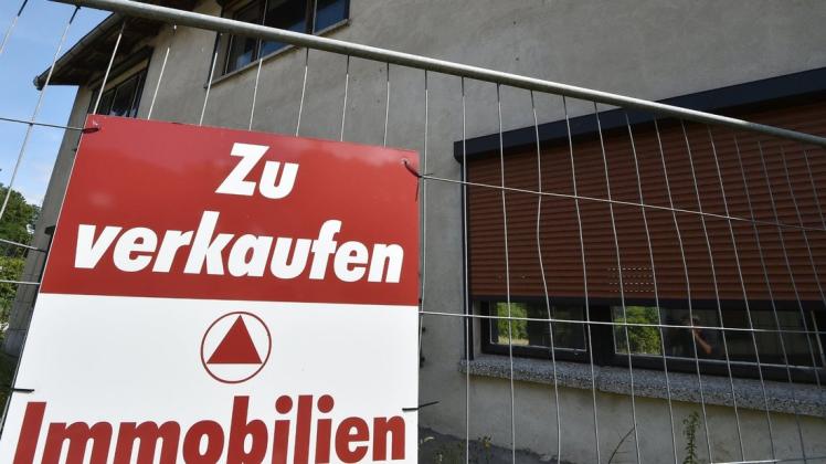 Die gestiegenen Immobilienpreise in Deutschland sind für Makler lukrativ, da deren Provision direkt vom Kaufpreis abhängt.