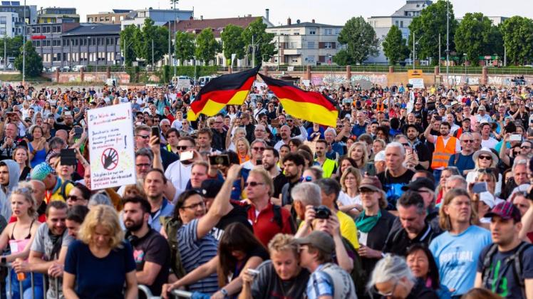 In Stuttgart demonstrierten mehrere Tausend Menschen am 9. Mai.