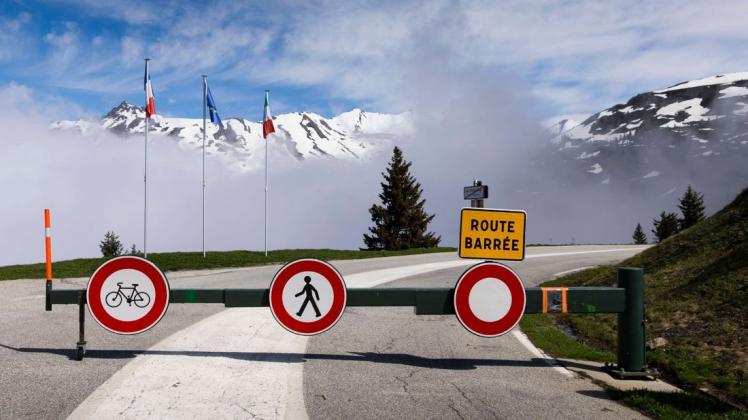Grenze zwischen Italien und Frankreich in den Alpen. Ab Anfang Juni sollen auch Ausländer wieder Urlaub in Italien machen dürfen.