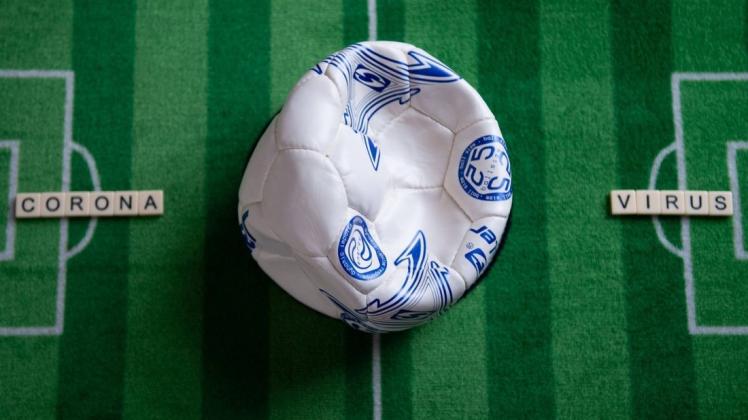 Ob der Ball im niedersächsischen Amateurfußball in der Saison 2019/20 noch einmal rollt, wird während eines Verbandstags entschieden. Zur Vorbereitung hat sich der NFV in Webnaren mit seinen Vereinen beraten.