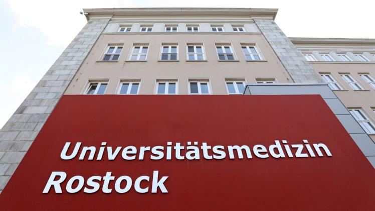 Rund acht Wochen lang waren während des grassierenden Coronavirus nur Notfallpatienten in der Universitätsmedizin Rostock behandelt worden. Aufgeschobene Operationen sollen jetzt nachgeholt werden.