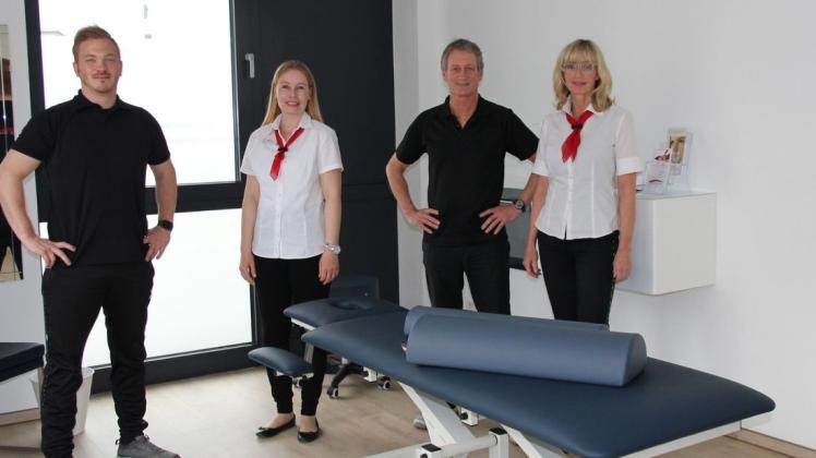 In der neuen Physiotherapiepraxis in Dissen sind (von links) Oliver Thomaschefsky, Birte Büsching sowie Frank und Heide Liebeck ab sofort für die Patienten da.