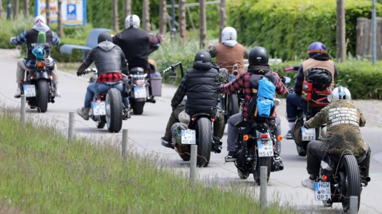 Der Bundesrat spricht sich für beschränkte Motorrad-Fahrverbote an Sonn- und Feiertagen aus.