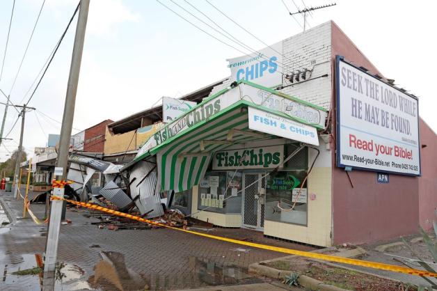  Ein zerstörte Ladenzeile in Perth
