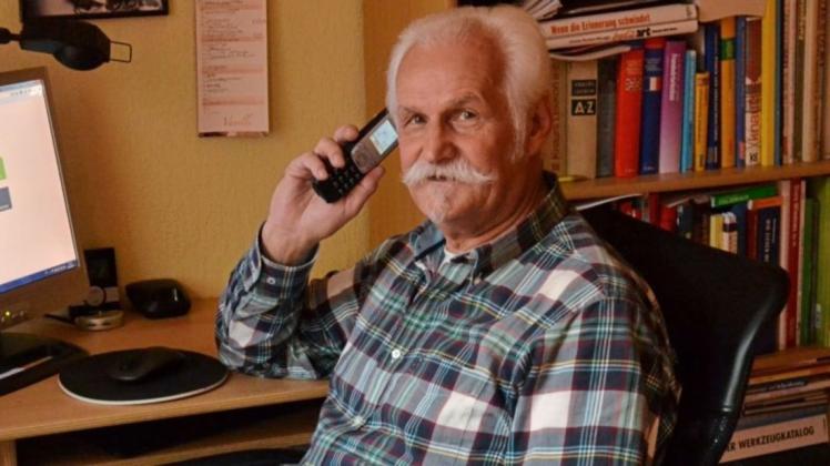 Ist während der Corona-Krise wieder vermehrt am Telefon: Jürgen Lüdtke, Vorsitzender der Seniorenvertretung Ganderkesee und Wohnberater. (Archivfoto)
