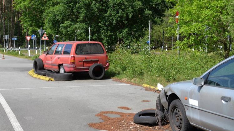 Einparken üben können Leute ohne Führerschein an dieser Stelle des Verkehrsübungsplatzes der Verkehrswacht Lingen. Einparken üben können Leute ohne Führerschein an dieser Stelle des Verkehrsübungsplatzes der Verkehrswacht Lingen.