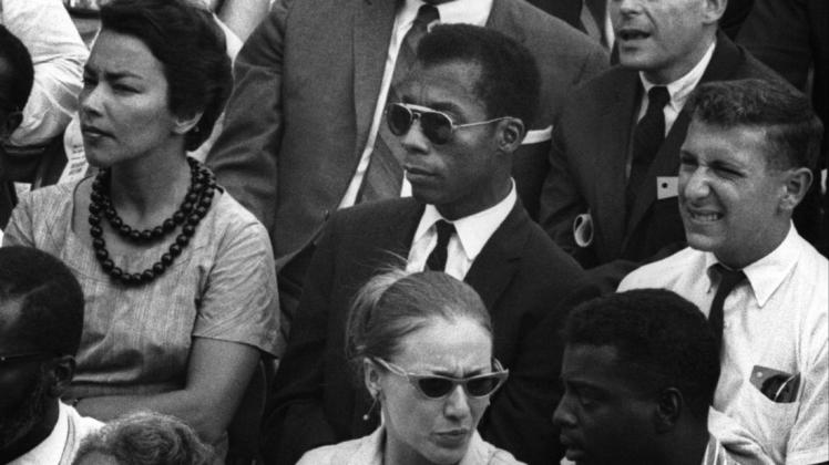 Nach dem Tod von George Floyd auf  tragische Weise aktuell: die Dokumentation "I am Not  Your Negro" über James Baldwin (Mitte).