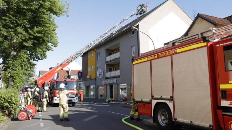 In einem Mehrfamilienhaus an der Natruper Straße ist am Freitagabend Feuer ausgebrochen.