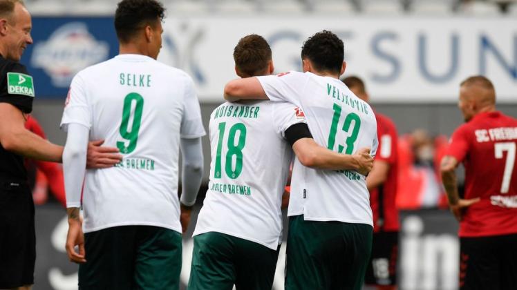 Muss sein Auswärtsspiel bei Schalke 04 gewinnen, findet dk-Kolumnist Tino Polster: der SV Werder um (von links) Davie Selke, Niklas Moisander und Milos Veljkovic.