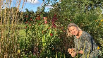 Blumenzwiebeln stecken, was das Zeug hält: Redakteurin Julia Kuhlmann möchte im Frühjahr viele Blüten im Garten sehen.