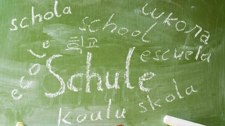 In Schulen hierzulande wird vorrangig Deutsch vorausgesetzt – Mehrsprachigkeit nimmt indes zu in Deutschland. Foto: imago images/imagebroker