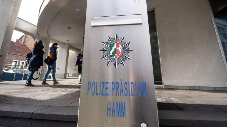 Die Polizei Hamm überprüft zwei Beamte in ihren eigenen Reihen. Foto: dpa/Bernd Thissen