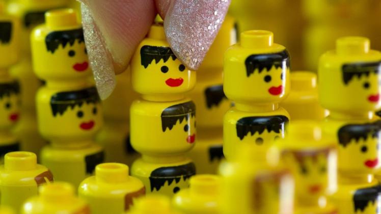 Der Schöpfer der Legomännchen ist tot. Foto: dpa/Arno Burgi