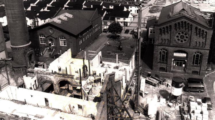 Großbaustelle auf der Nordwolle: 1994 wurde noch am neuen Domizil der VHS gearbeitet, 1995 konnte Einweihung gefeiert werden. Archivfoto: Harald Pollem Großbaustelle auf der Nordwolle: 1994 wurde noch am neuen Domizil der VHS gearbeitet, 1995 konnte Einweihung gefeiert werden. Archivfoto: Harald Pollem