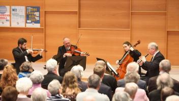 Der "Camerata Osnabrück" mit Nicola Pancic (Violine), David Boyd (Viola) Katrin Inbal-Bogensberger (Violoncello) und Lukas Brandt (Oboe). Foto: Swaantje Hehmann
