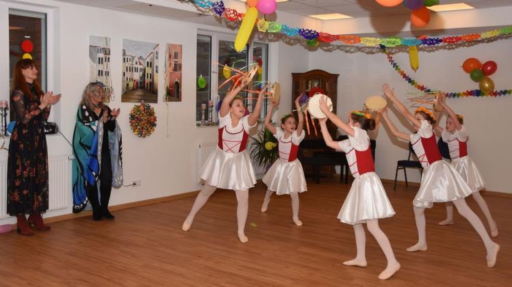 Höhepunkt der des Rosenmontags im DRK-Altenheim Ankum war ein Auftritt der Ballettmäuse aus der Ballettschule "Muse". Foto: Burkhard Dräger