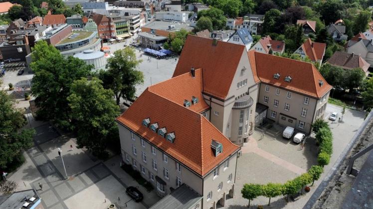 Die Stadt Delmenhorst (im Bild das Rathaus) hält enge Verbindungen nach Eberswalde. Foto: dpa