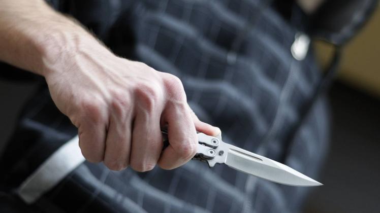 Bei einer Schlägerei in der Bremer Neustadt ist ein 38-jähriger Mann mit einem Messer schwer im Gesicht verletzt worden. Symbolfoto: imago images/imagebroker