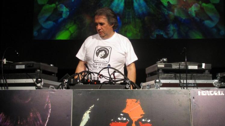 Lightshow-Effekte wie in den guten alten Disco-Zeiten: DJ Gisbert Wegener beim "My Temptation"-Einsatz. Foto: Spring-Agentur