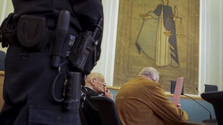Der heute 65-jährige Angeklagte, der Elke Sandker am 22. August 1995 getötet haben soll, nahm die Plädoyers seiner Ankläger ohne sichtbare Regung zur Kenntnis. Archivfoto: Gert Westdörp