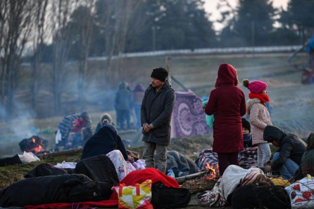 In der Region Edirne harren die Migranten in der Kälte aus. Foto: AFP/Ozan KOSE